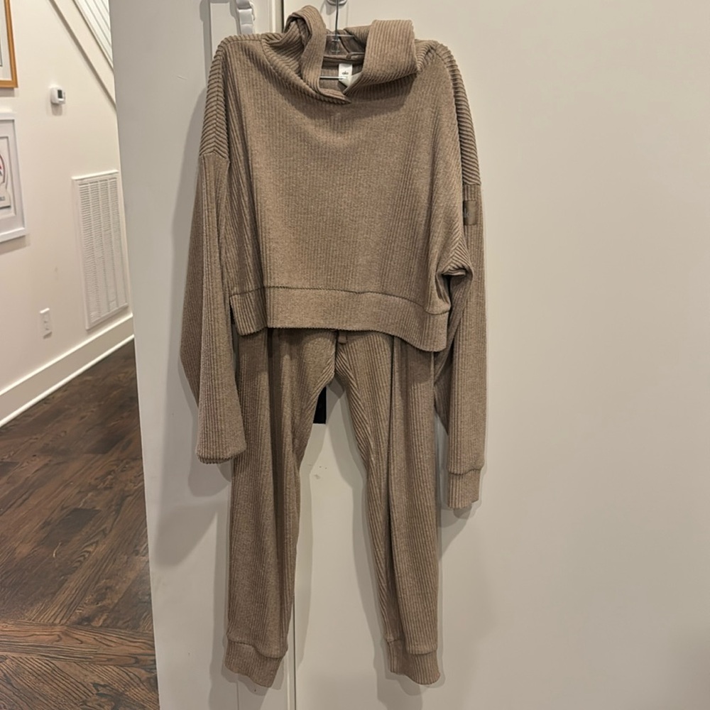 Alo Yoga Muse Hoodie/Jogger ($236 retail price). “Gravel Heather” color. Size S.